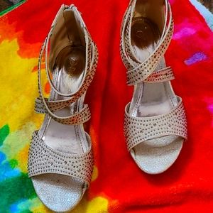 Girls dress shoe gold